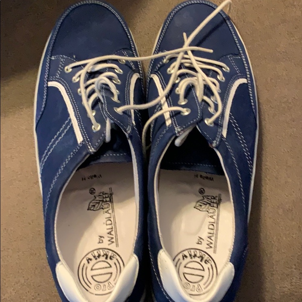SIZE 8 WALDLAUFEF NAVY BLUE SNEAKERS